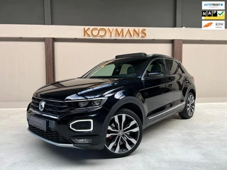 Hoofdafbeelding Volkswagen T-Roc Volkswagen T-Roc 1.5 TSI Sport Business R SPORTLINE/PANO/CRUISE/LANEASSIST/VIRTUAL/CAMERA/CARPLAY/NIEUWSTAAT!