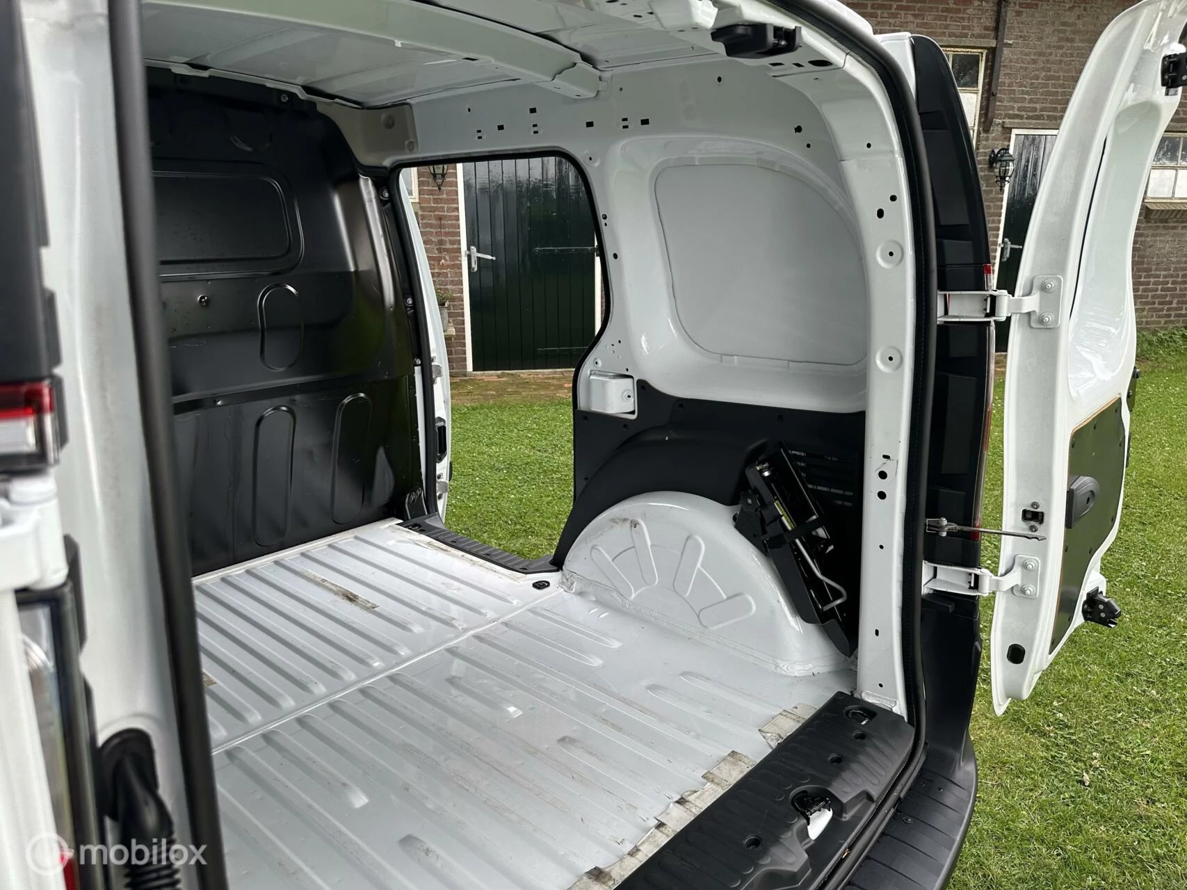 Hoofdafbeelding Nissan NV250