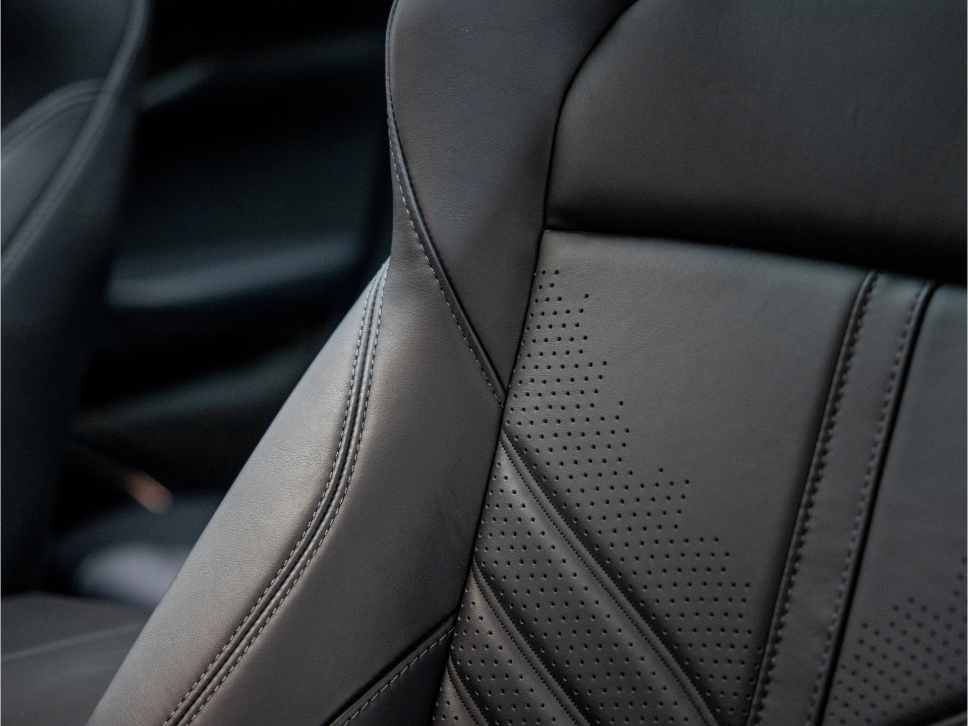 Hoofdafbeelding Aston Martin DBX