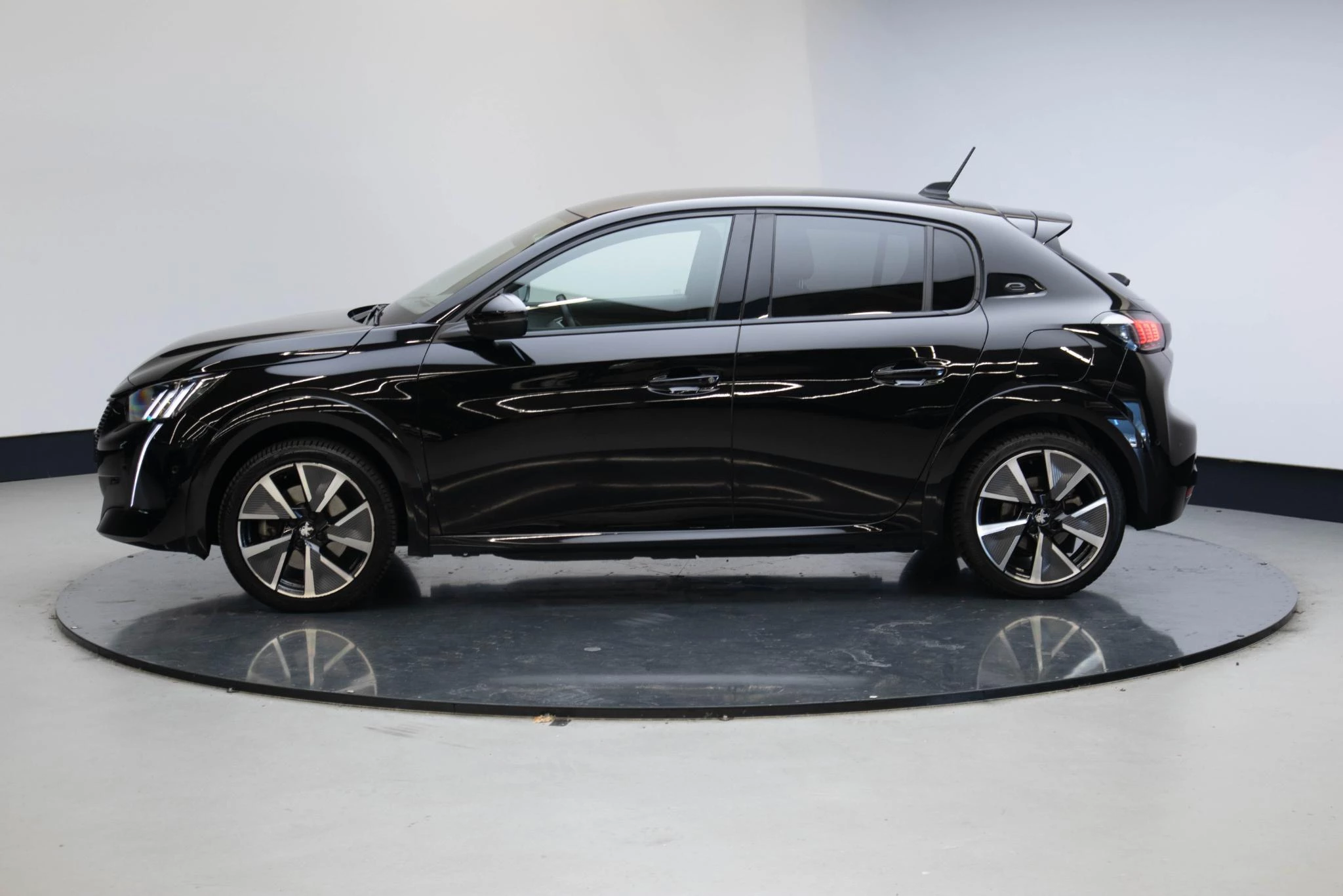 Hoofdafbeelding Peugeot e-208