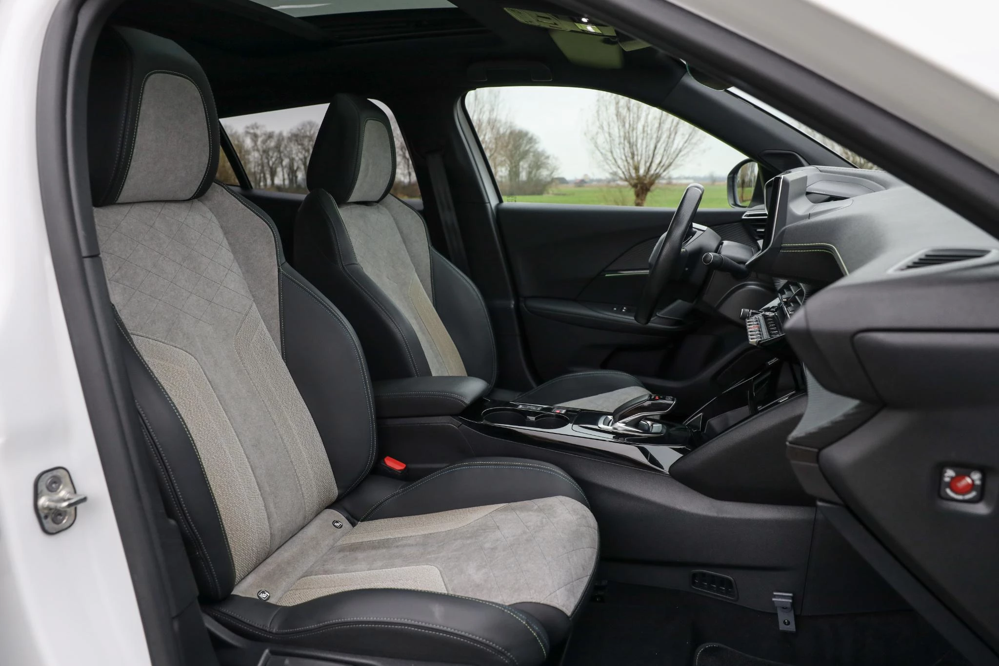 Hoofdafbeelding Peugeot e-2008