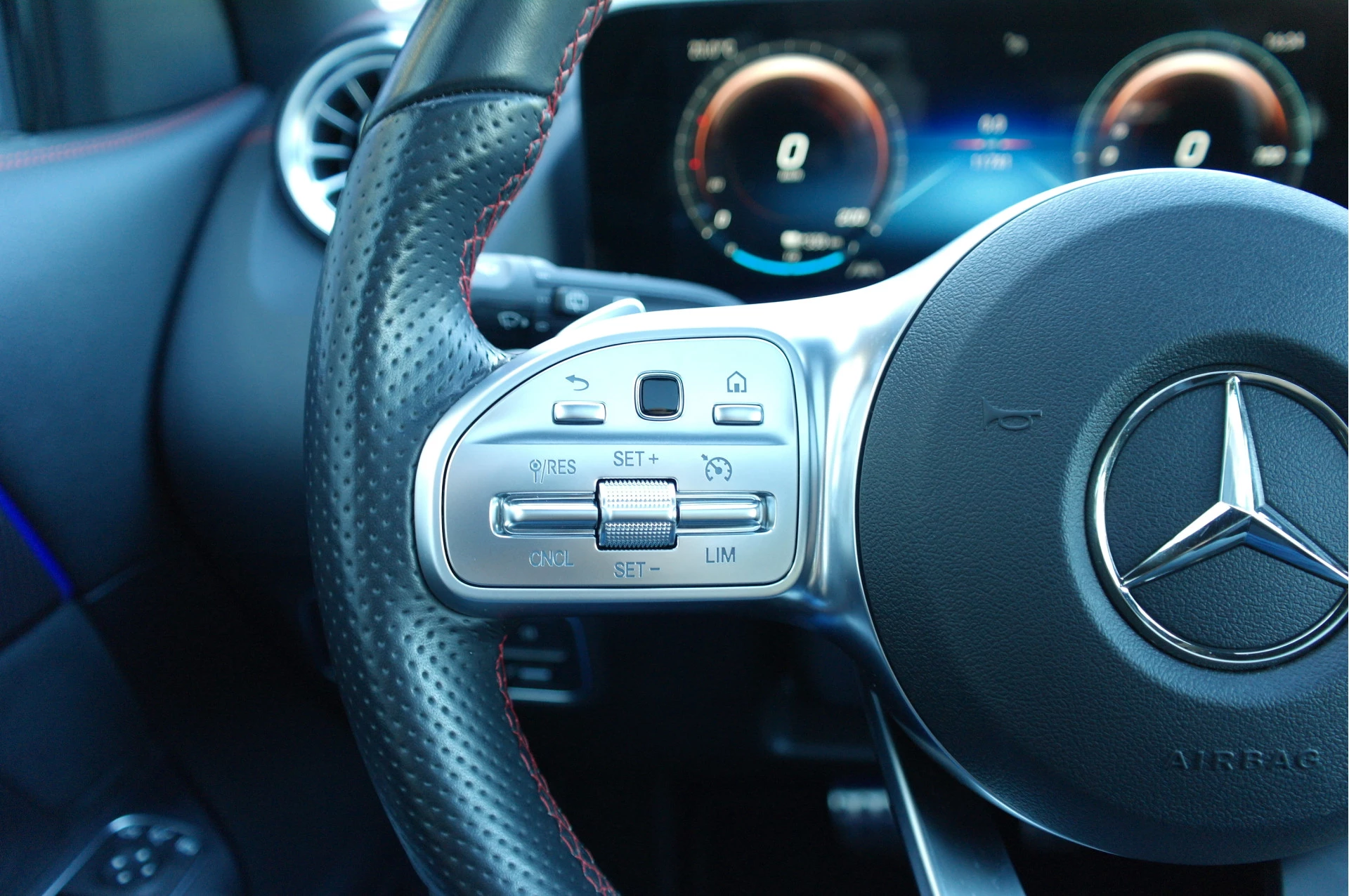Hoofdafbeelding Mercedes-Benz EQA