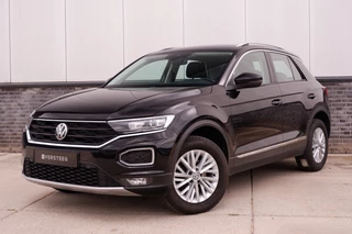Hoofdafbeelding Volkswagen T-Roc Volkswagen T-Roc 1.5 TSI Sport | LED | Trekhaak | Carplay | Camera | PDC 