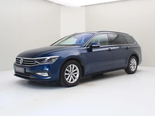Volkswagen Passat Variant 1.5 TSI 150PK DSG7 [ AREA VIEW+CARPLAY+STOELVERWARMING+LED+TREKHAAK+PDC ]