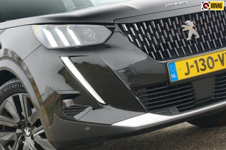 Hoofdafbeelding Peugeot 2008 Peugeot 2008 1.2 PT GT-Line | Noir Perla Nera | AppleCarplay/Nav/Cruise/Stoelverwarming/Camera - Sportief!