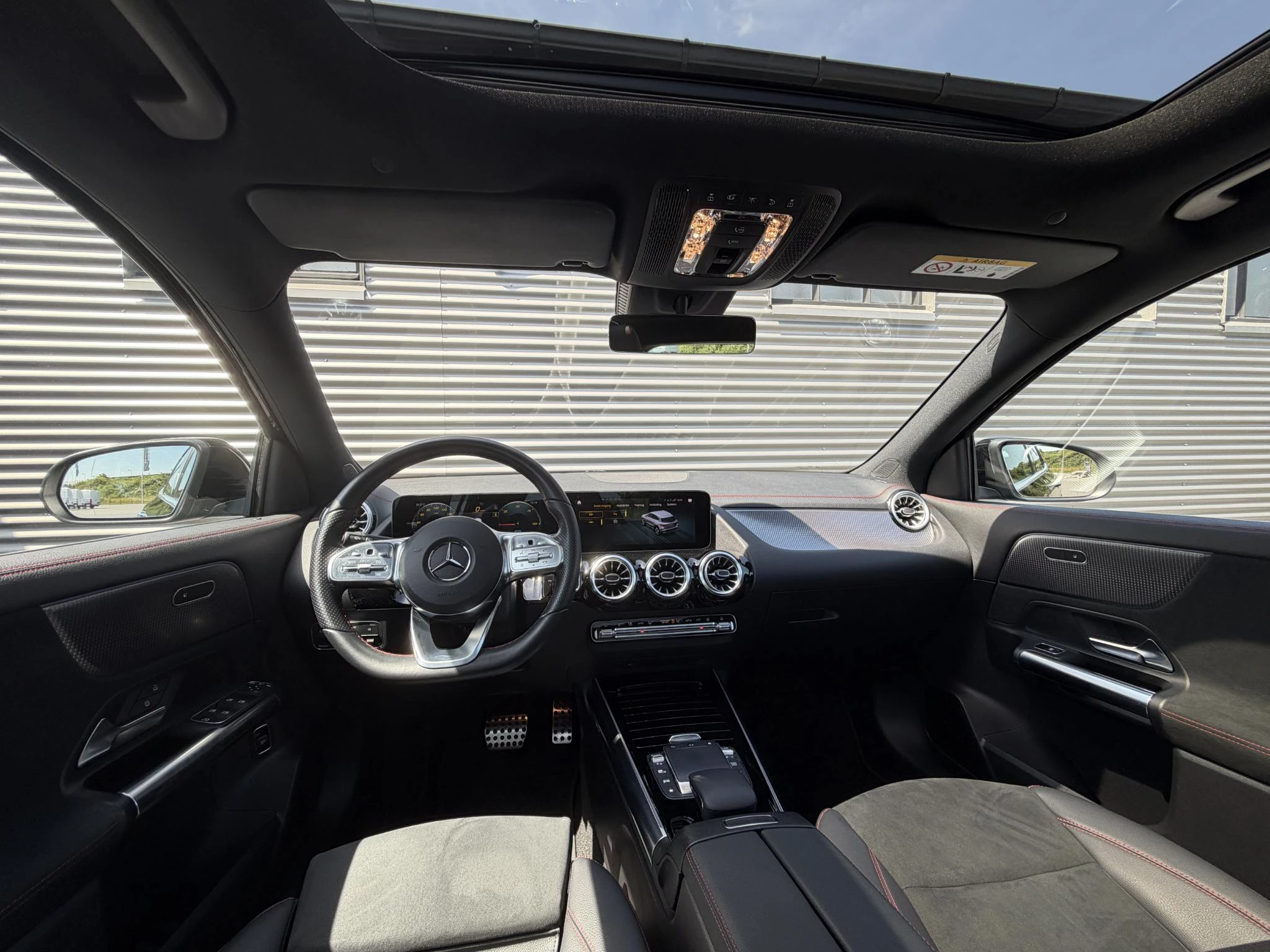 Hoofdafbeelding Mercedes-Benz EQA