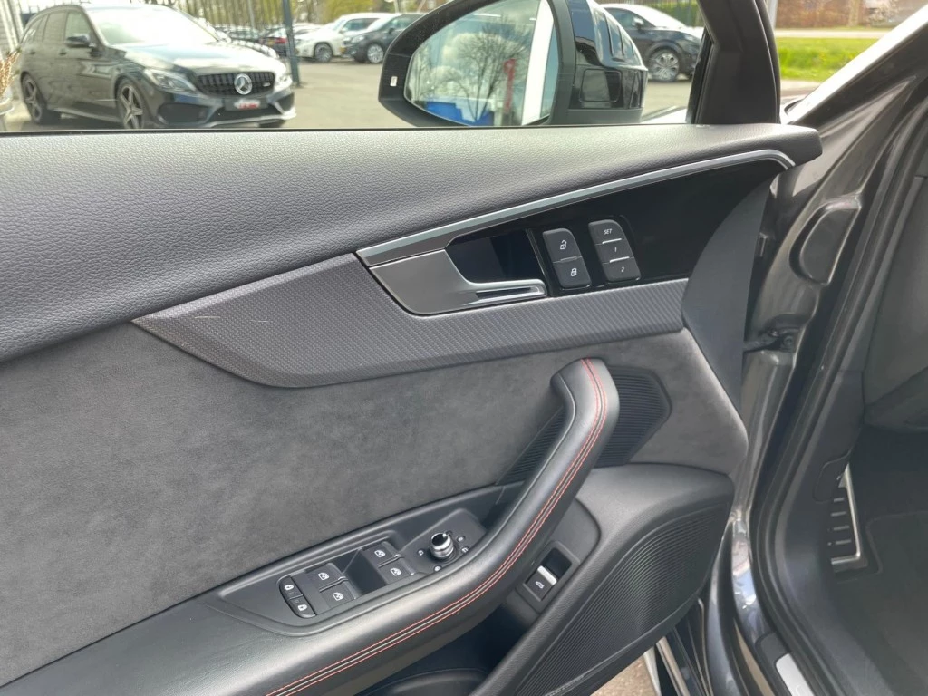 Hoofdafbeelding Audi RS4
