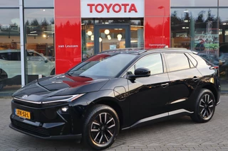 Hoofdafbeelding Toyota bZ4X Toyota bZ4X EXECUTIVE 73KWH MODEL 2026! WARMTEPOMP STOELVERW/KOELING INFRAROOD STUURVERW JBL-AUDIO LEER EL-STOEL BLIND SPOT NAVI CLIMA PARK-SENSOREN
