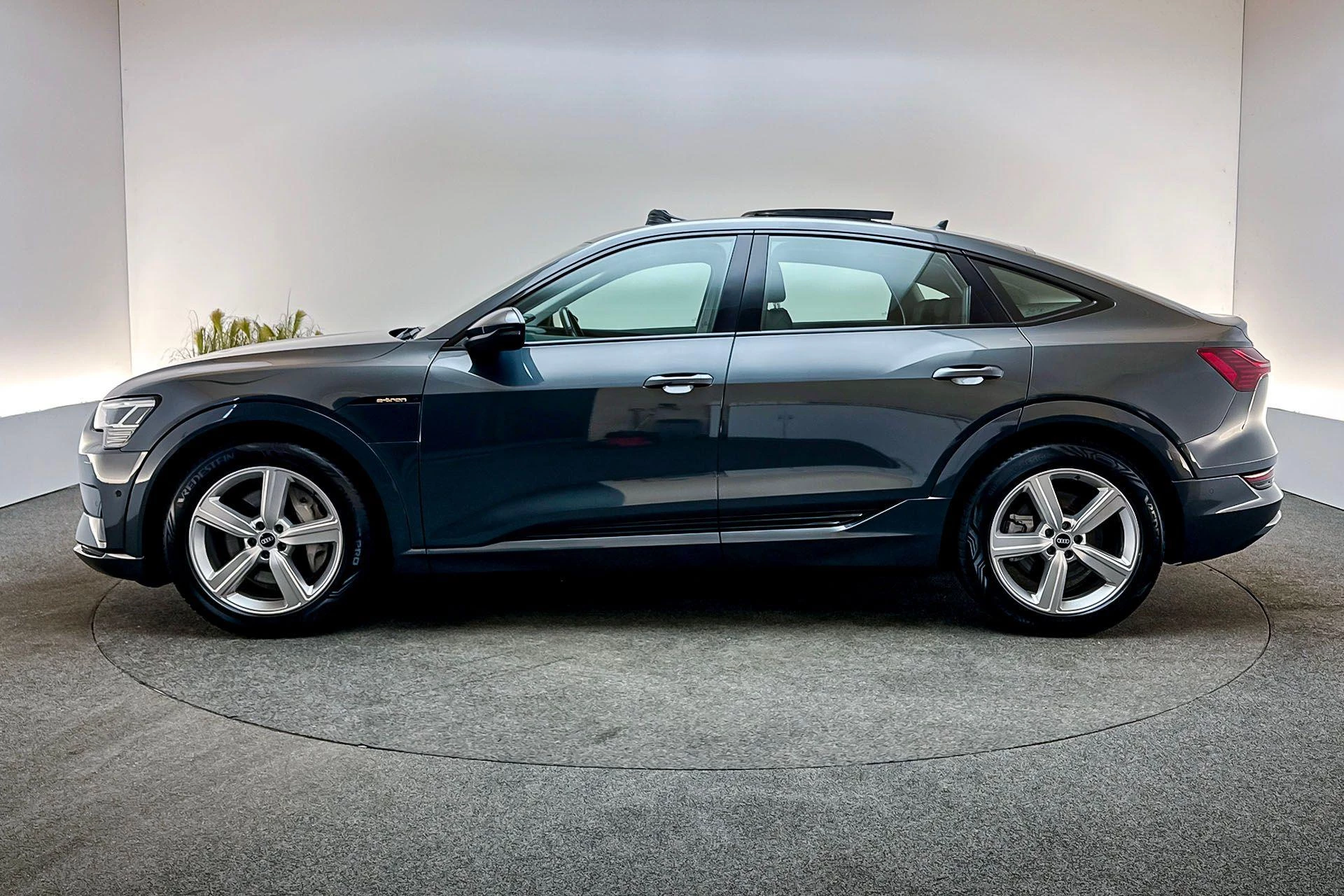 Hoofdafbeelding Audi e-tron