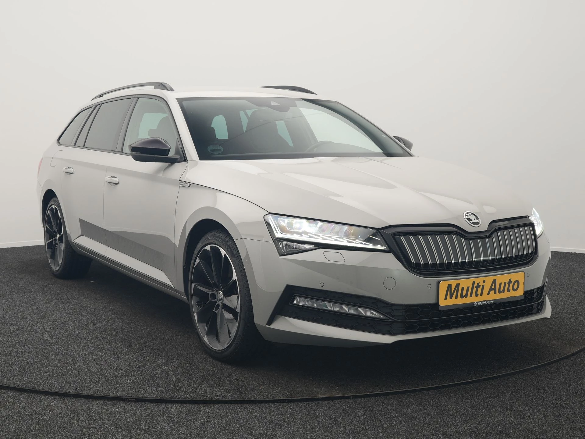 Hoofdafbeelding Škoda Superb