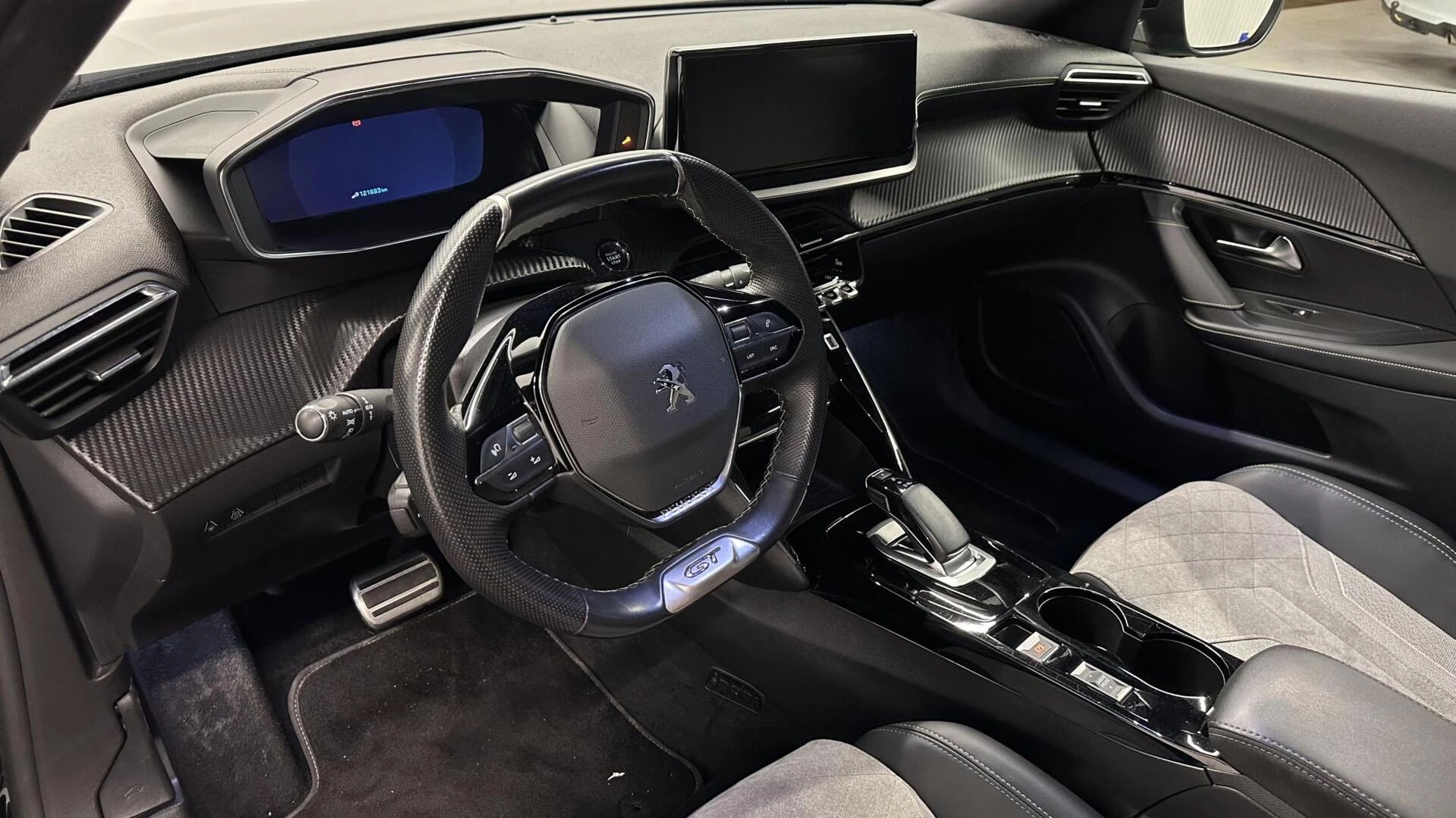 Hoofdafbeelding Peugeot e-2008