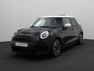 MINI 5-deurs Cooper S Classic + Comfort Plus + Driving Assistant + Stuurwielrand Verwarmd + 17''