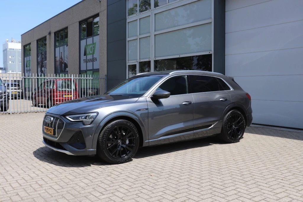 Hoofdafbeelding Audi e-tron