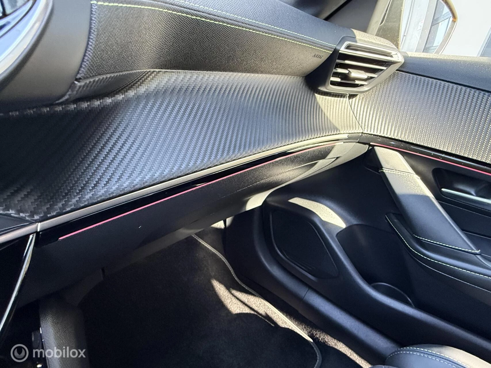 Hoofdafbeelding Peugeot e-208