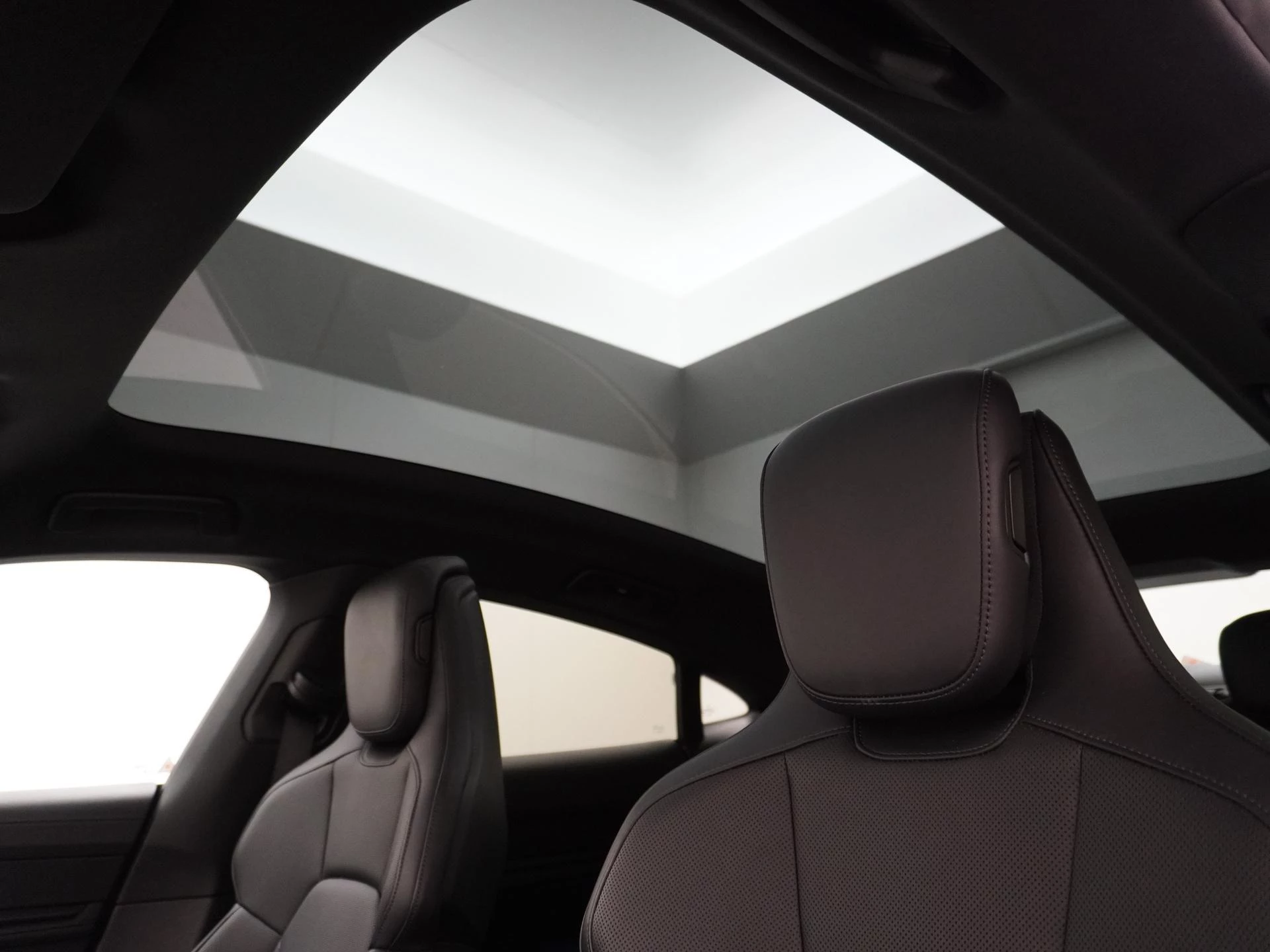 Hoofdafbeelding Porsche Taycan