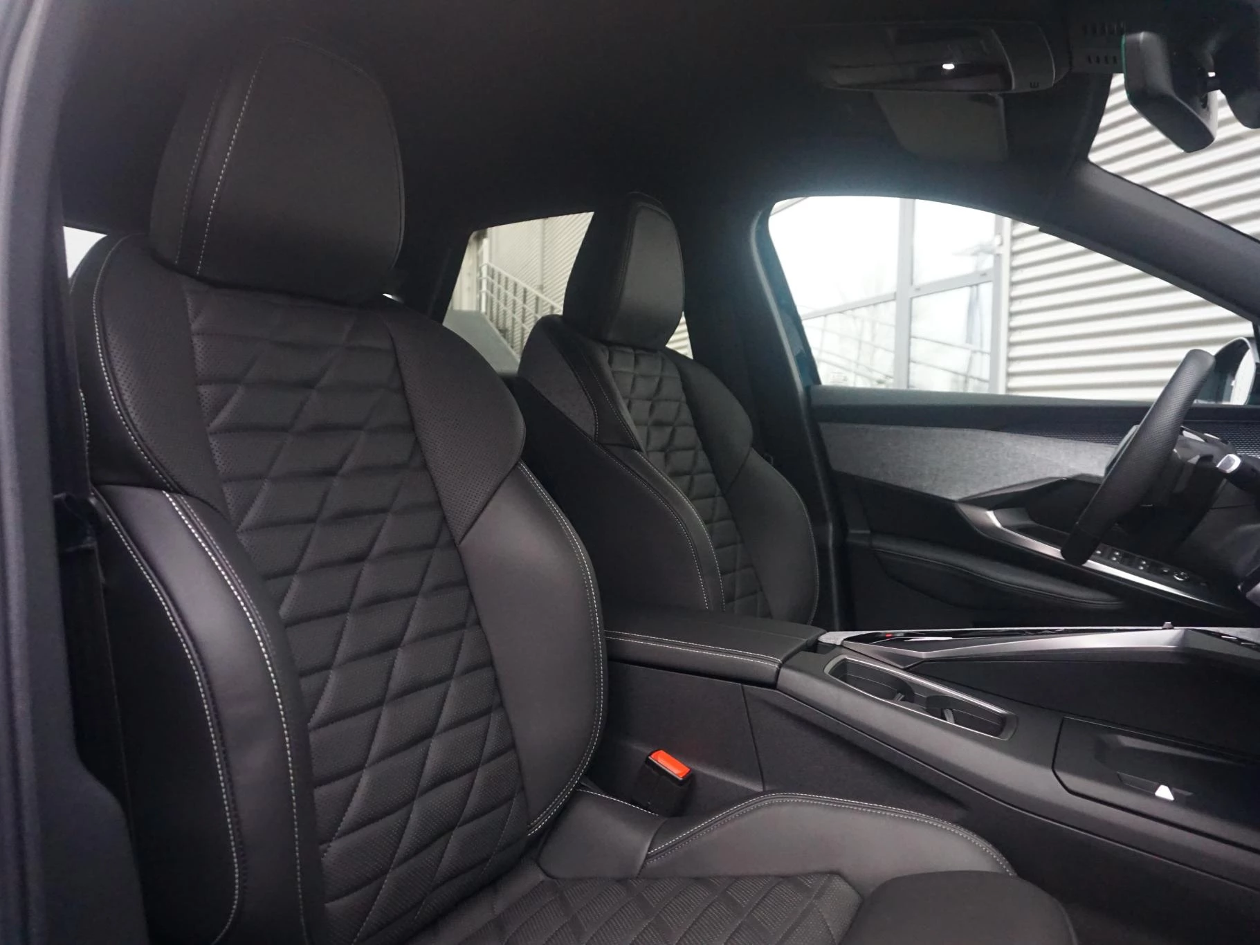 Hoofdafbeelding Peugeot e-3008