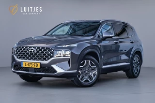 Hoofdafbeelding Hyundai Santa Fe Hyundai Santa Fe 1.6 T-GDI HEV Premium Sky 7pers. 360° I Stoelkoeling I Krell-audio I Trekhaak I NL-auto I 1e-eig. I Dealer-o.h.
