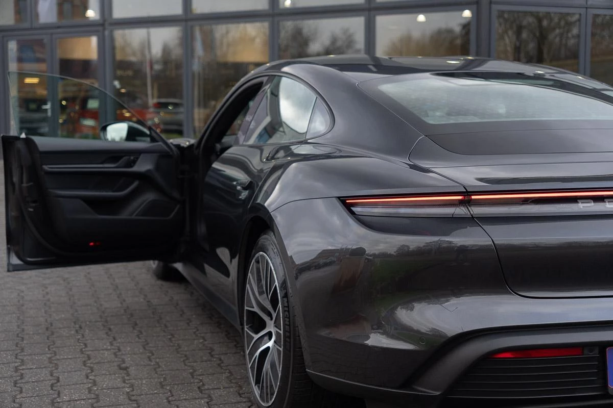 Hoofdafbeelding Porsche Taycan