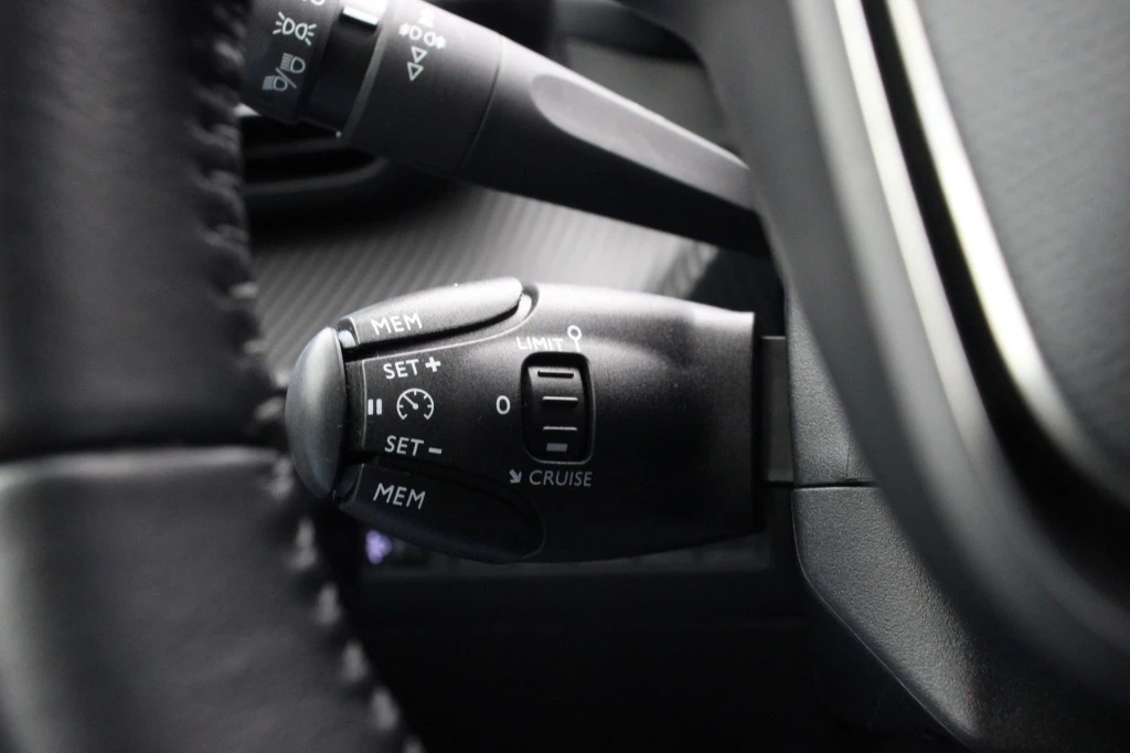 Hoofdafbeelding Peugeot e-2008