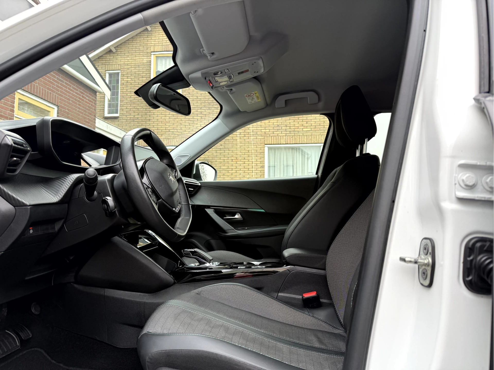 Hoofdafbeelding Peugeot e-2008