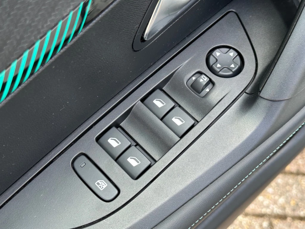 Hoofdafbeelding Peugeot e-2008