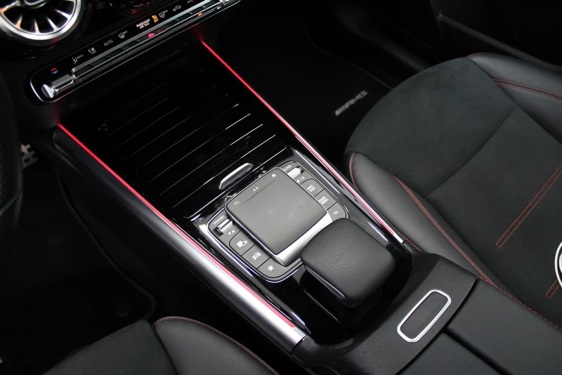 Hoofdafbeelding Mercedes-Benz EQA