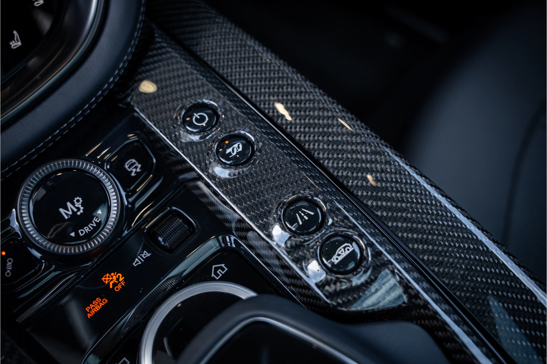 Hoofdafbeelding Aston Martin DBX