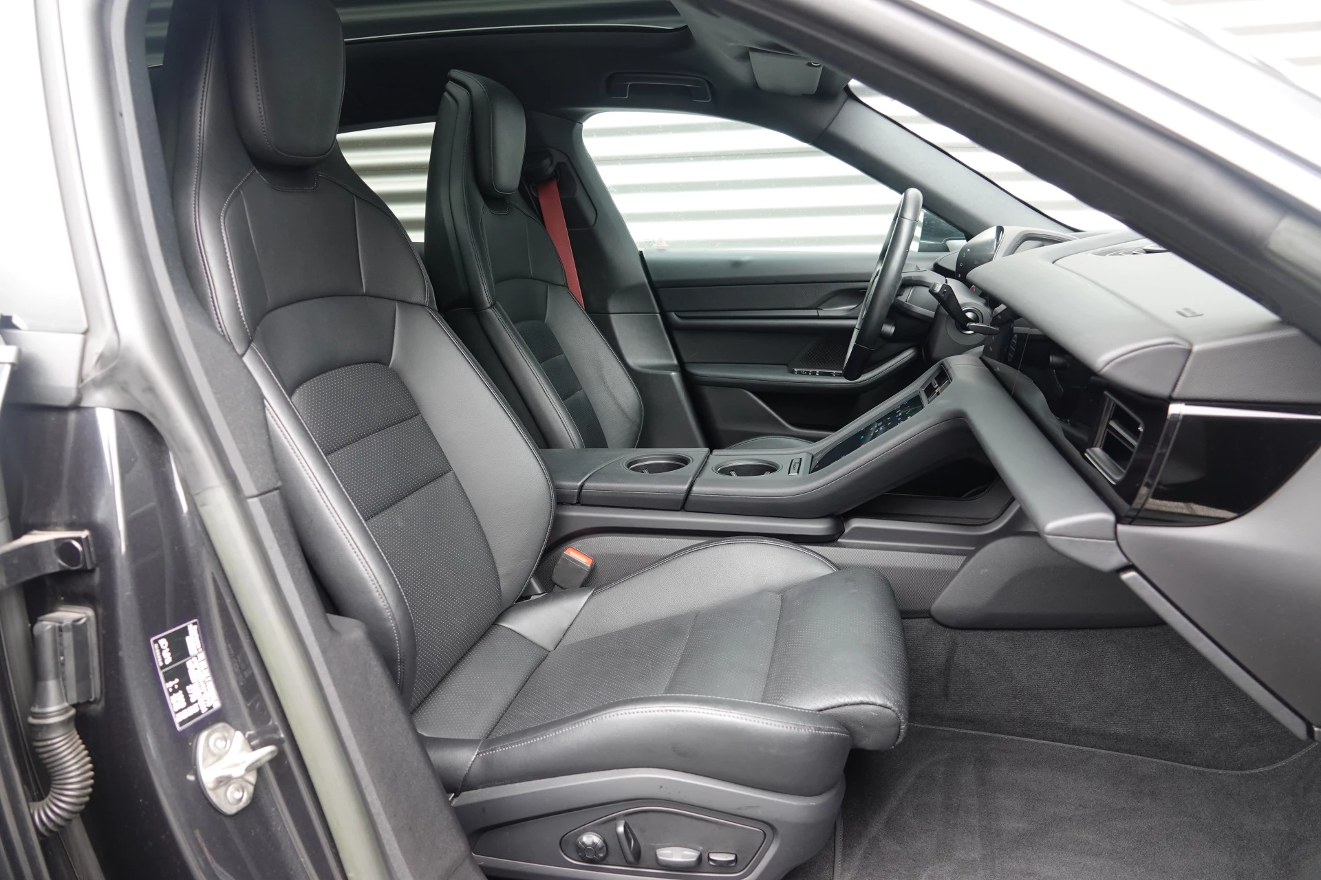Hoofdafbeelding Porsche Taycan