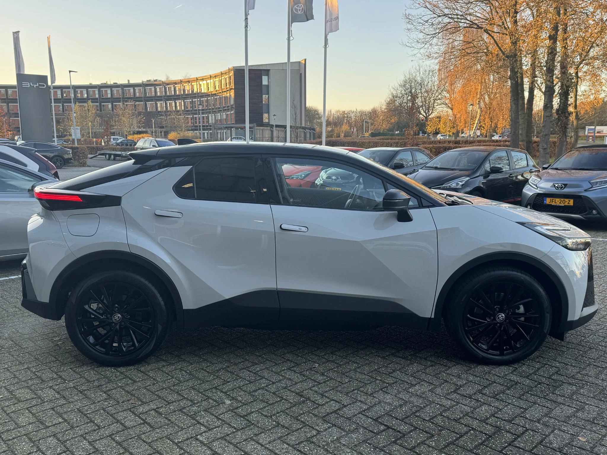 Hoofdafbeelding Toyota C-HR