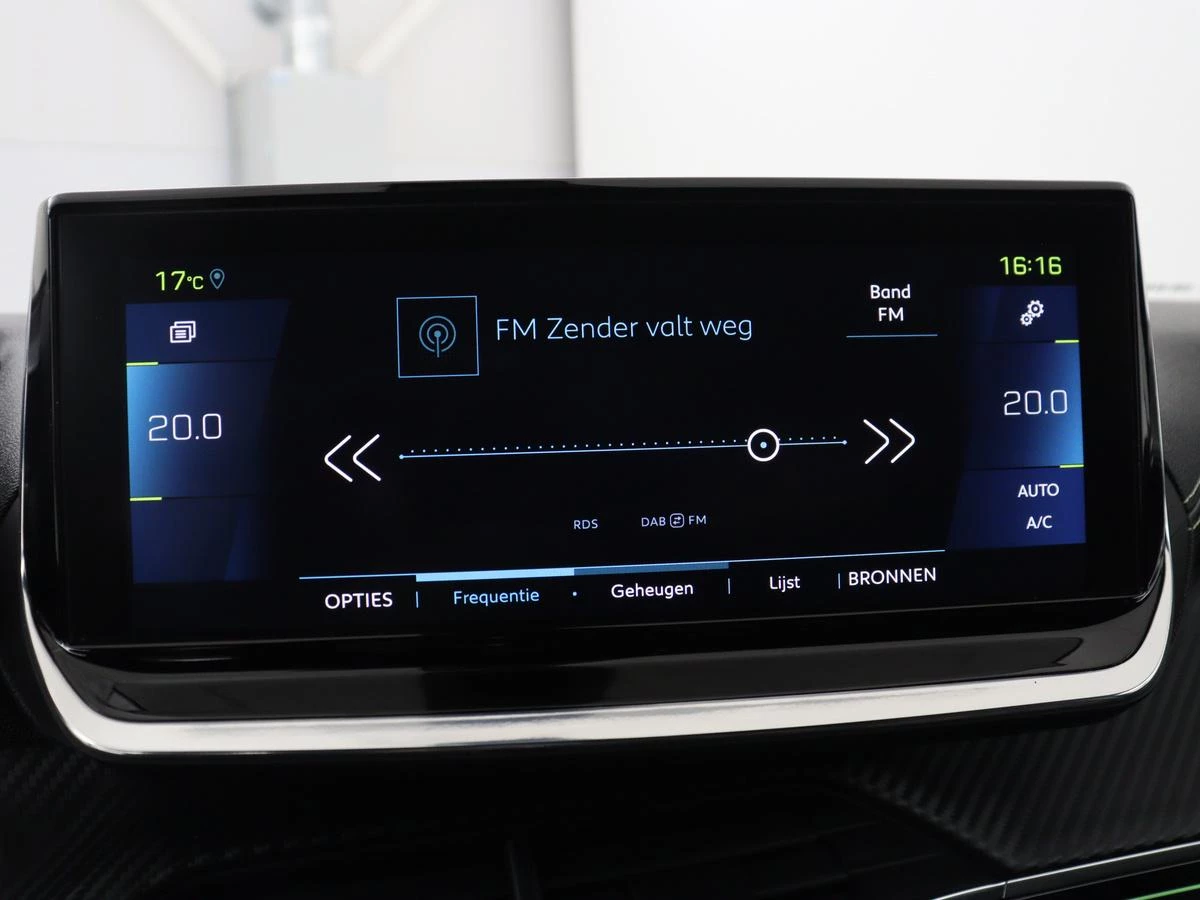 Hoofdafbeelding Peugeot e-2008