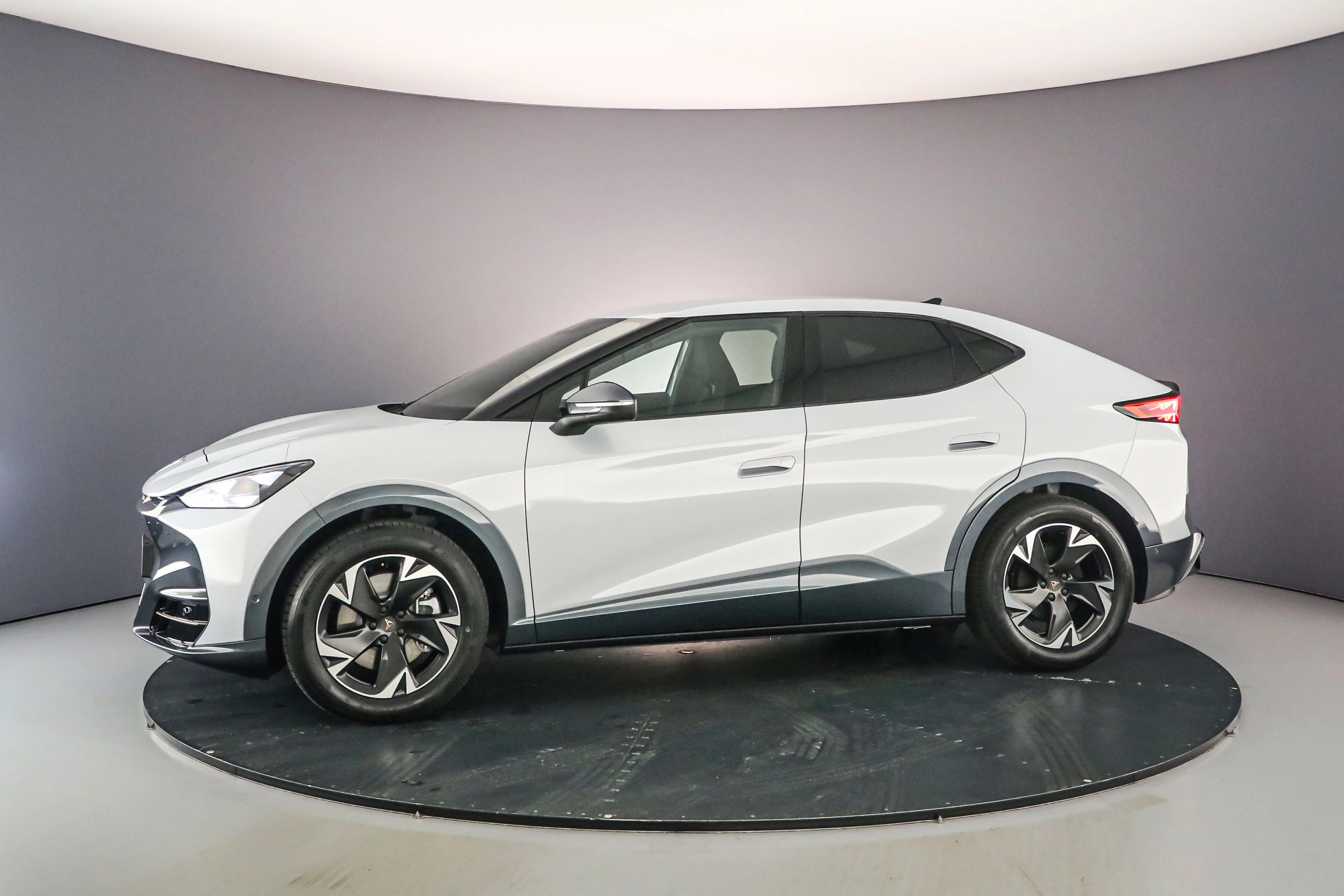 Hoofdafbeelding CUPRA Tavascan