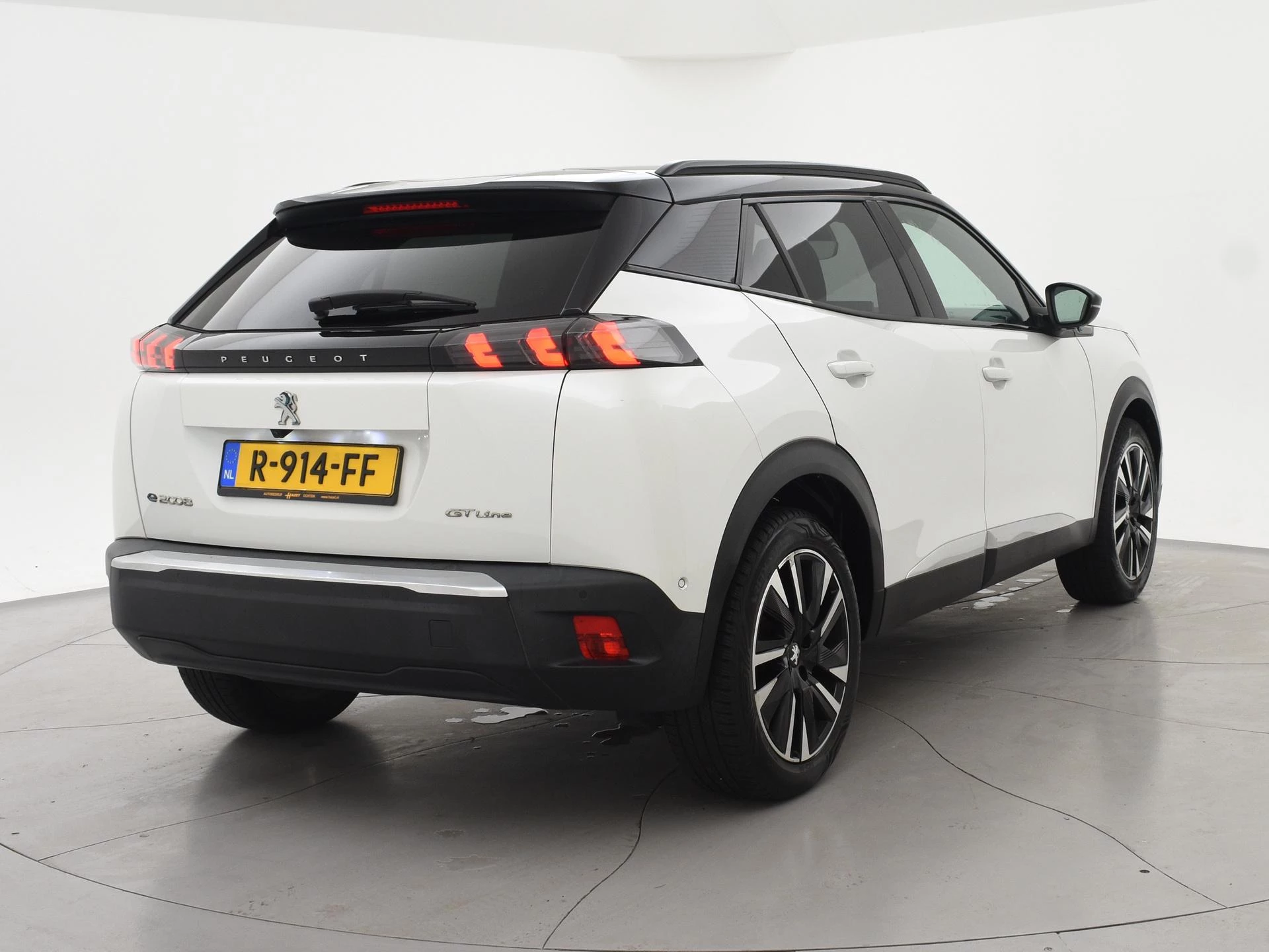 Hoofdafbeelding Peugeot e-2008