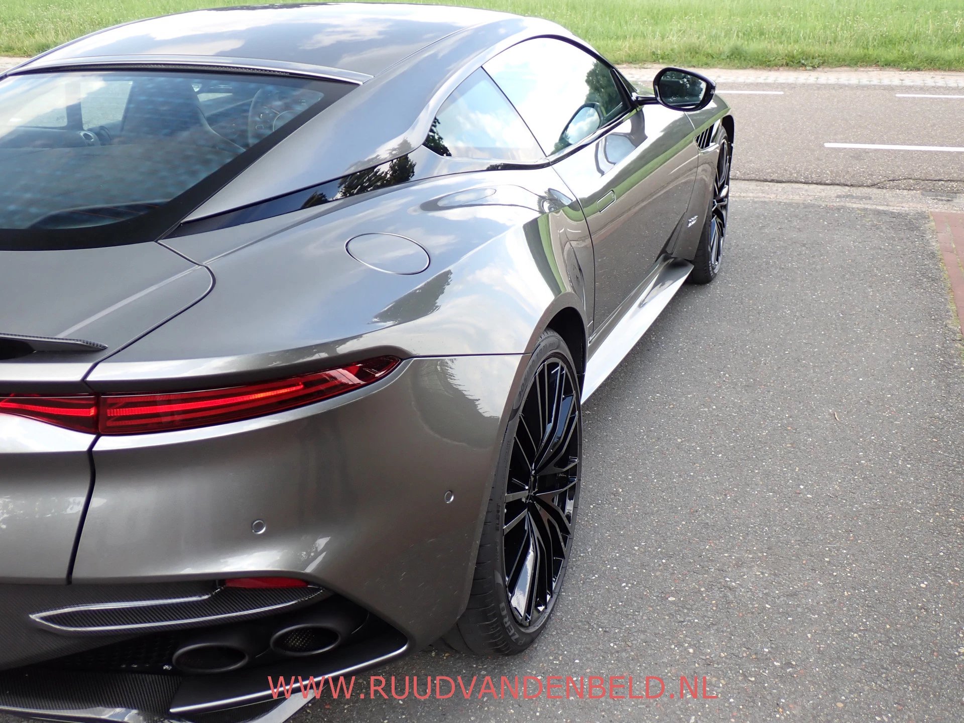 Hoofdafbeelding Aston Martin DBS