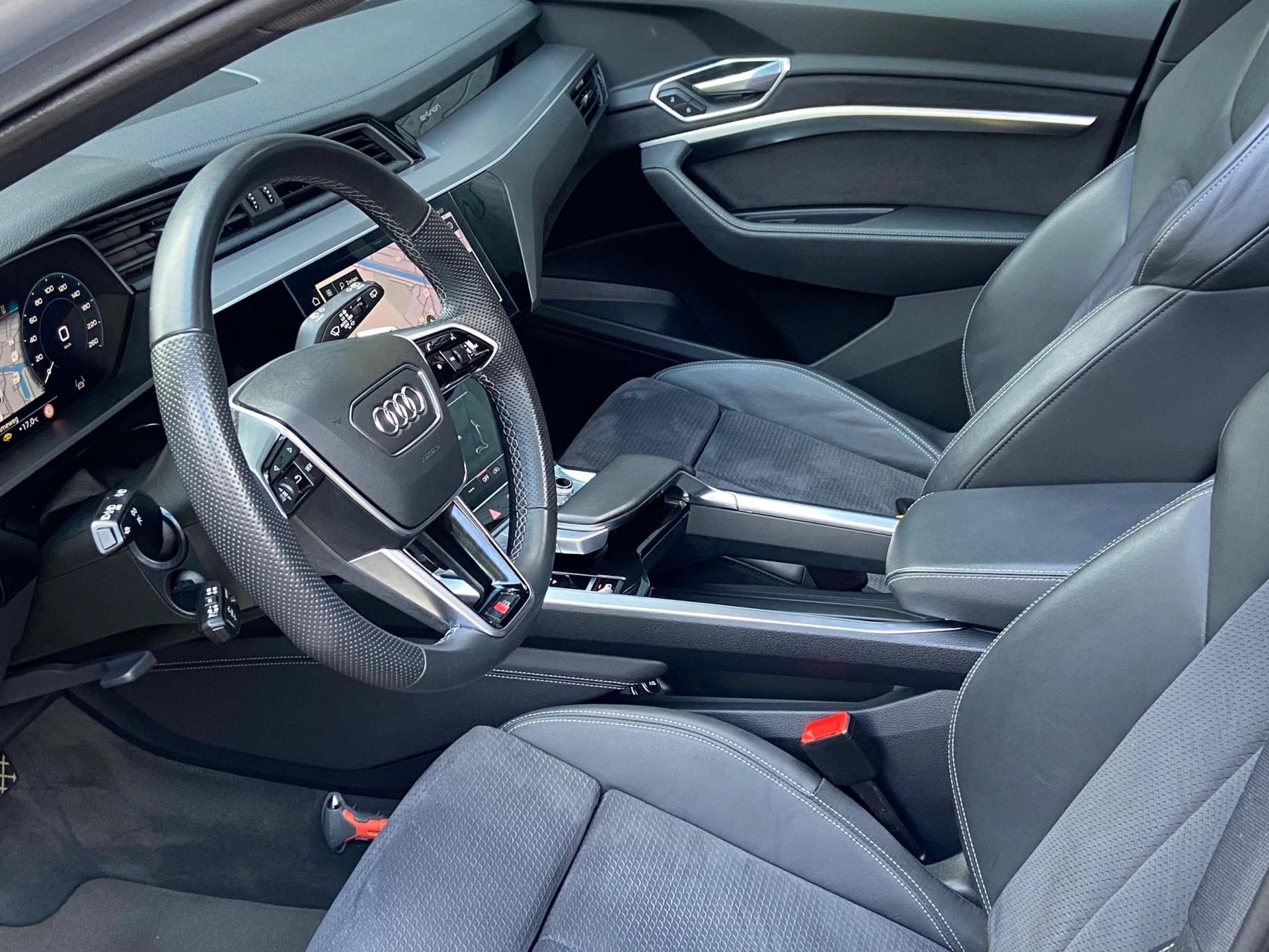 Hoofdafbeelding Audi e-tron