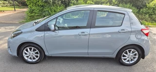 Hoofdafbeelding Toyota Yaris Toyota Yaris 1.5 Hybrid Dynamic *navigatie *Stoelverw.*ecc*