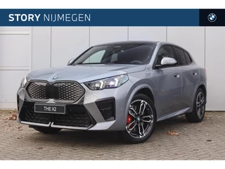 BMW iX2 eDrive20 High Executive M Sport / Panoramadak / Trekhaak / Sportstoelen / Adaptieve LED / Head-Up / Parking Assistant Plus / M Adaptief onderstel / Comfort Access /