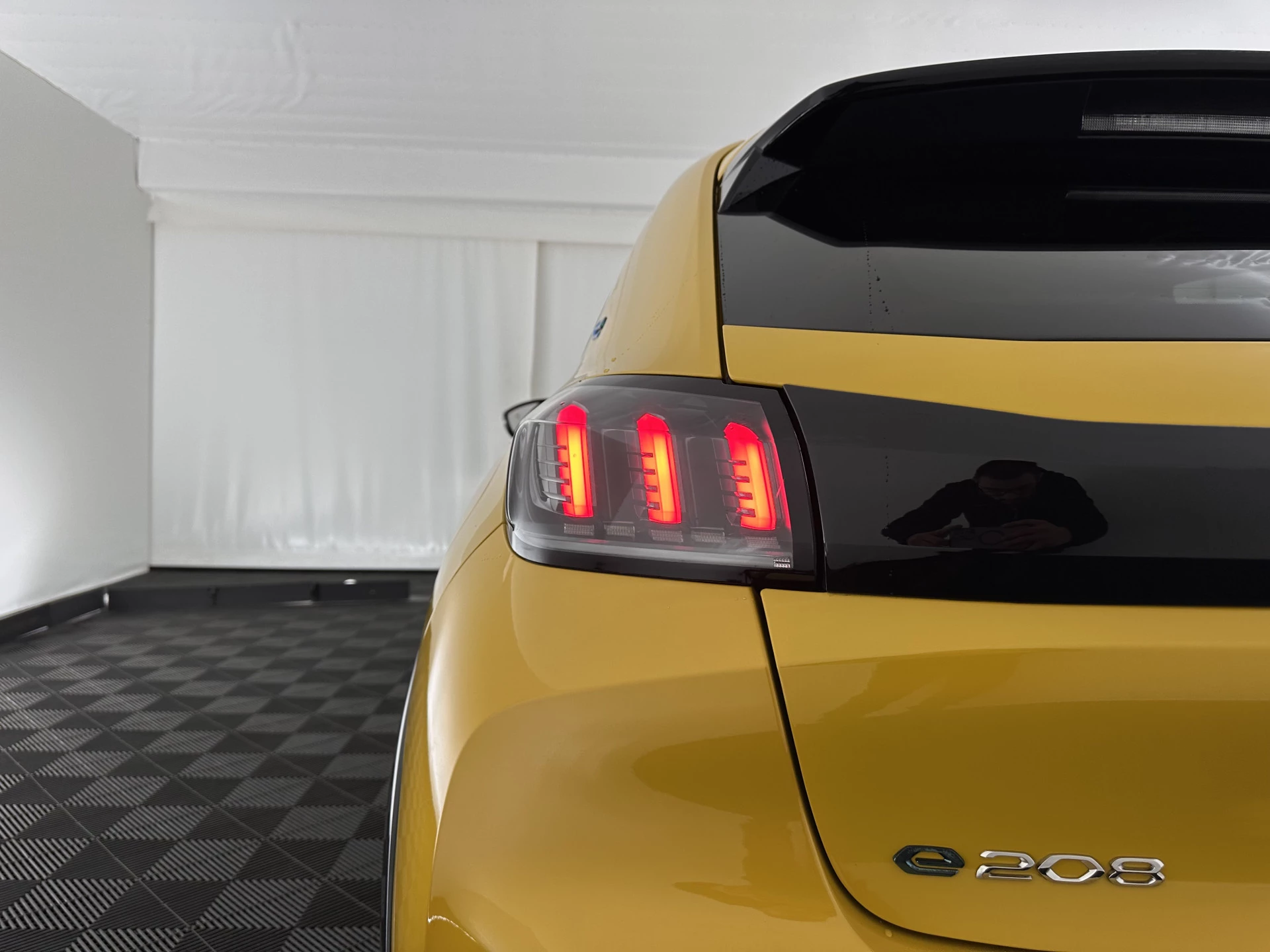 Hoofdafbeelding Peugeot e-208