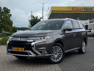 Hoofdafbeelding Mitsubishi Outlander Mitsubishi Outlander 2.4 PHEV INSTYLE LEER 360 CAMERA SCHUIFDAK NAVI VOL