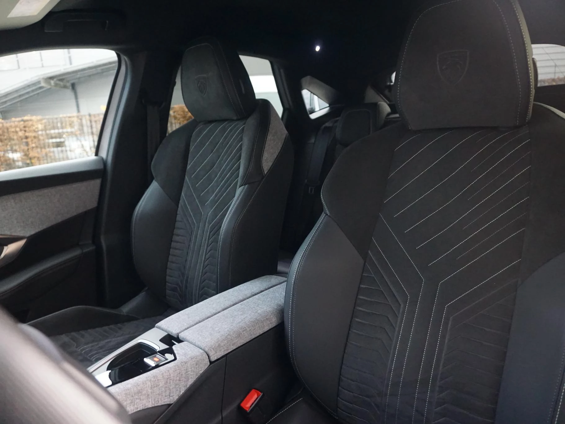 Hoofdafbeelding Peugeot e-3008