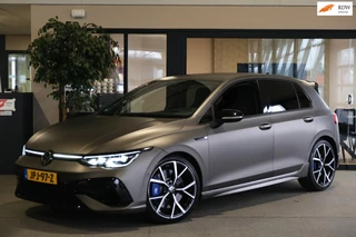 Hoofdafbeelding Volkswagen Golf Volkswagen Golf 8 2.0 TSI R 4Motion PERFORMANCE Akra Led Cam Hud Acc