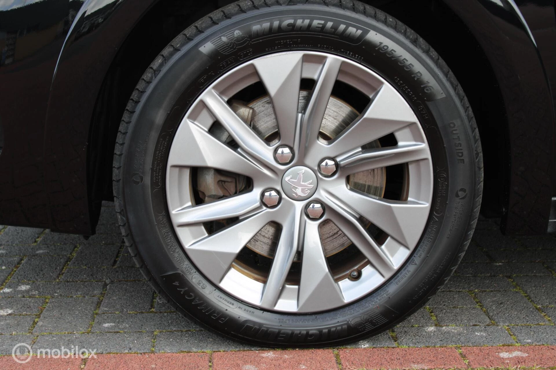 Hoofdafbeelding Peugeot e-208