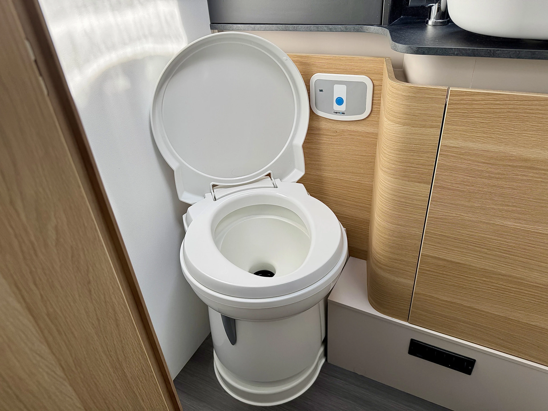 Hoofdafbeelding Adria CORAL 670 SL