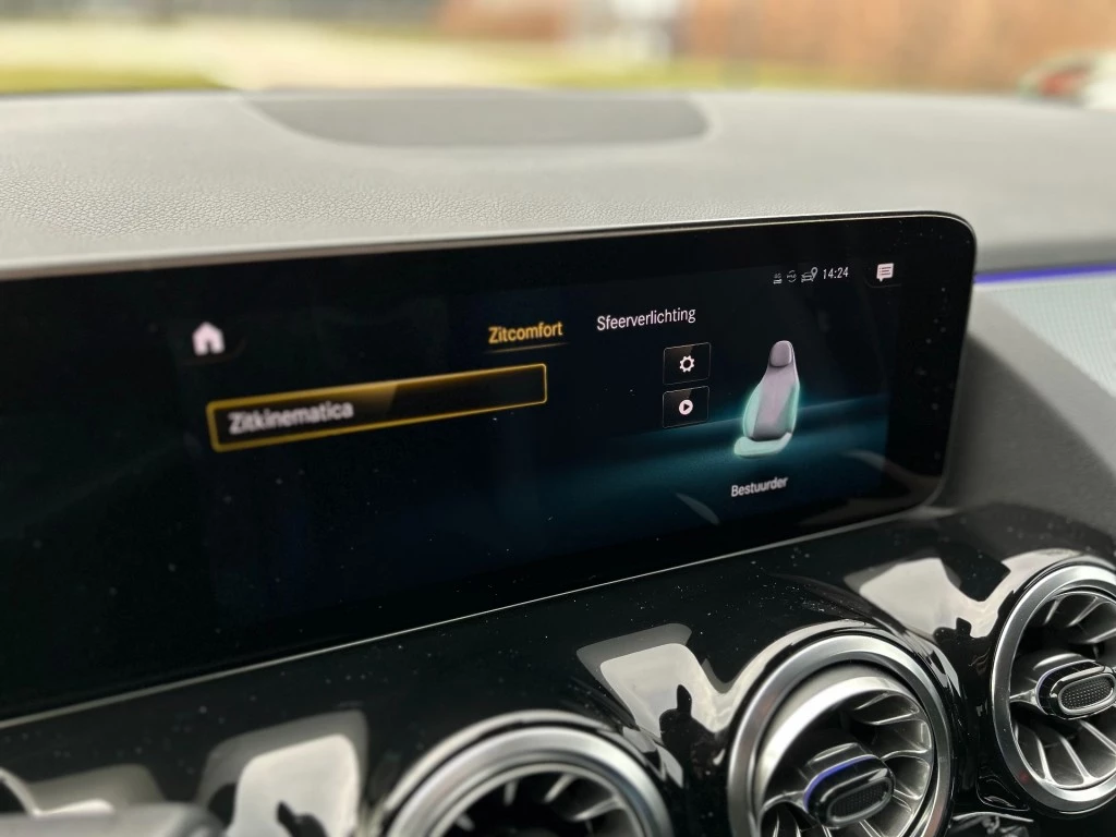 Hoofdafbeelding Mercedes-Benz EQA