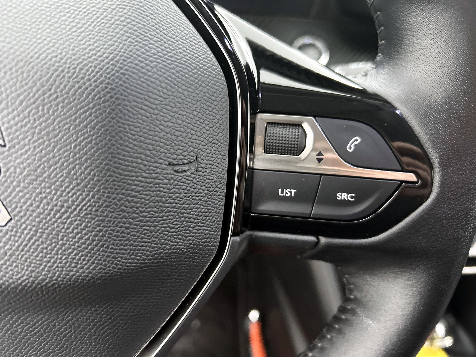 Hoofdafbeelding Peugeot e-2008