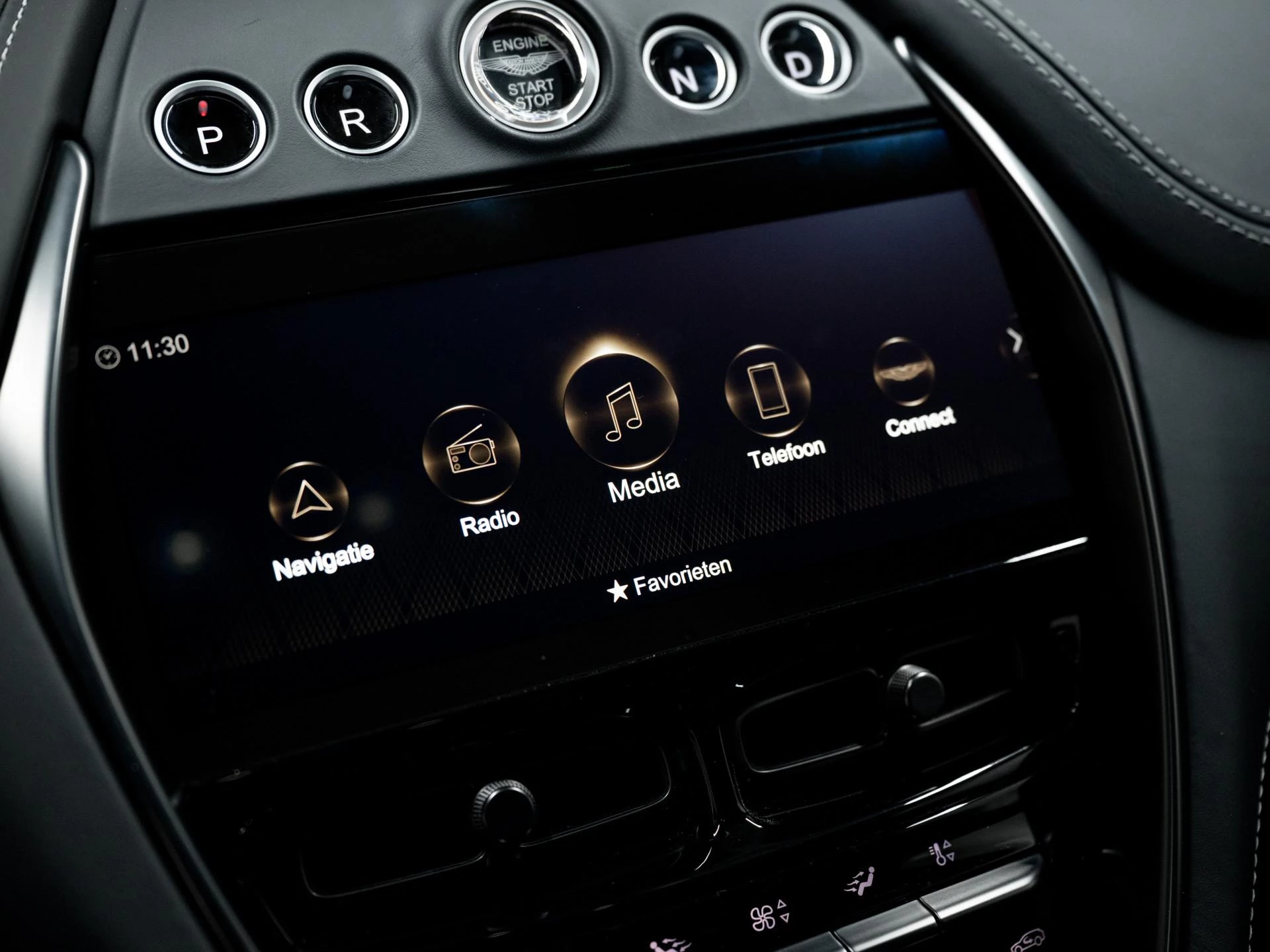 Hoofdafbeelding Aston Martin DBX