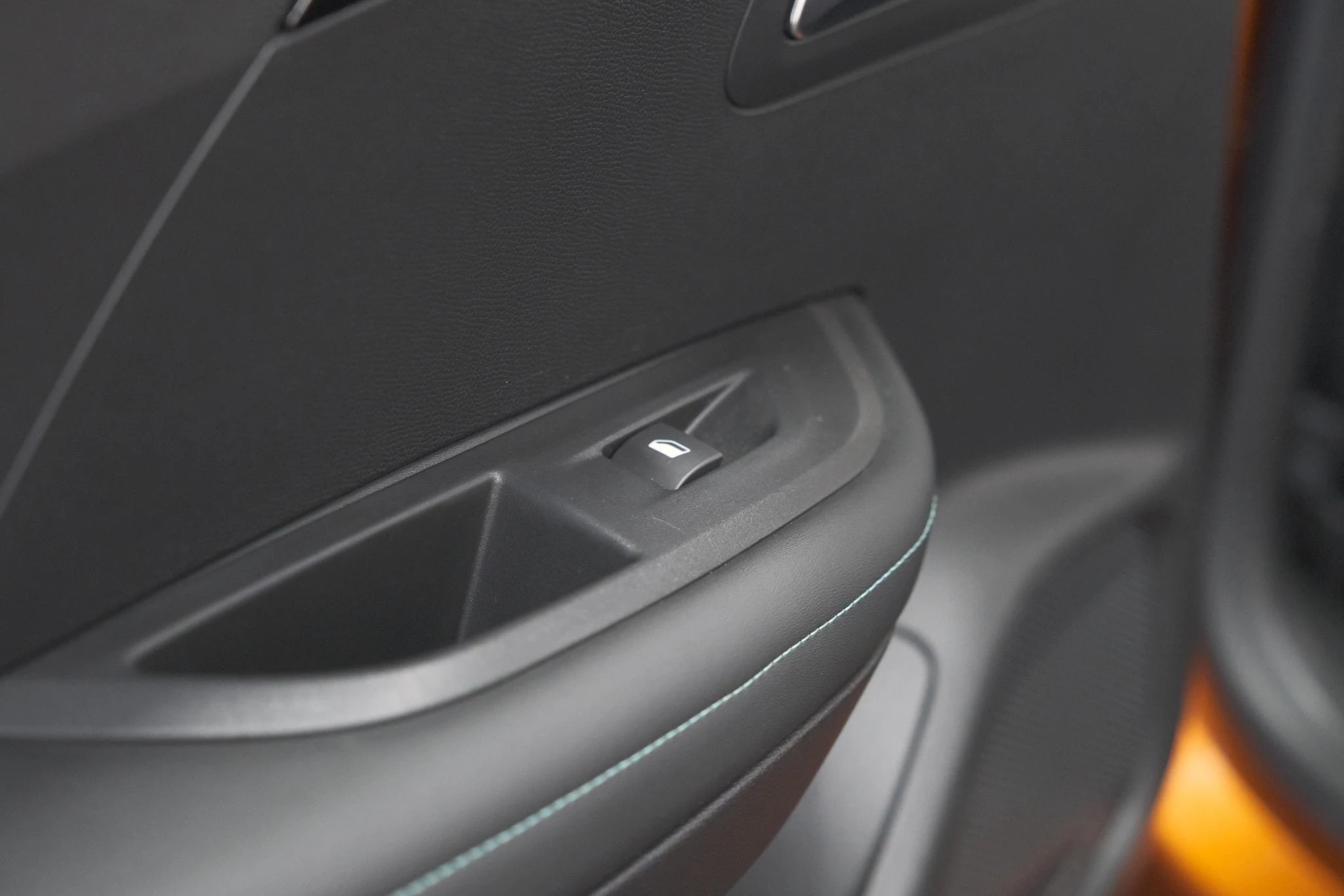 Hoofdafbeelding Peugeot e-2008