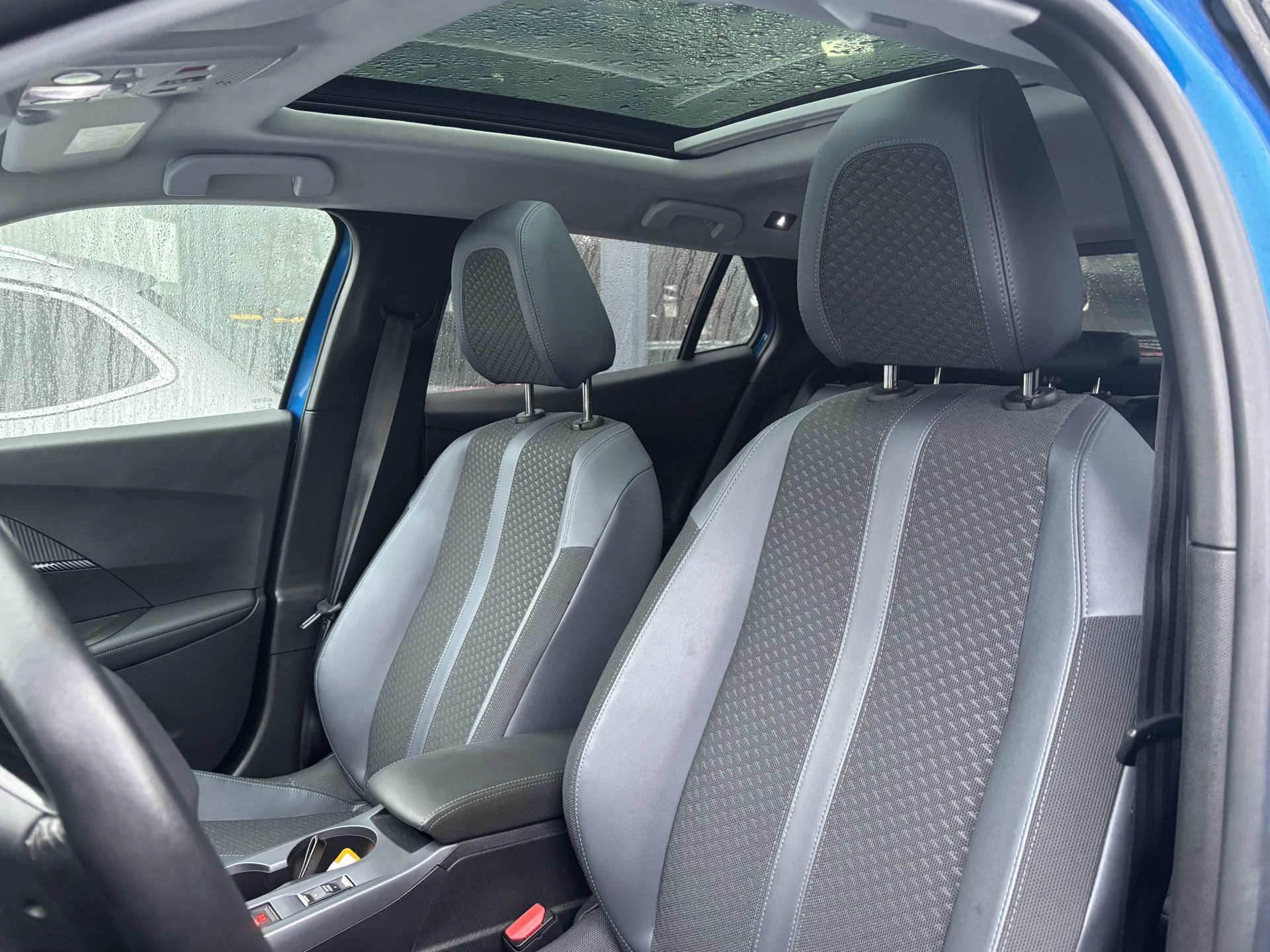 Hoofdafbeelding Peugeot e-2008