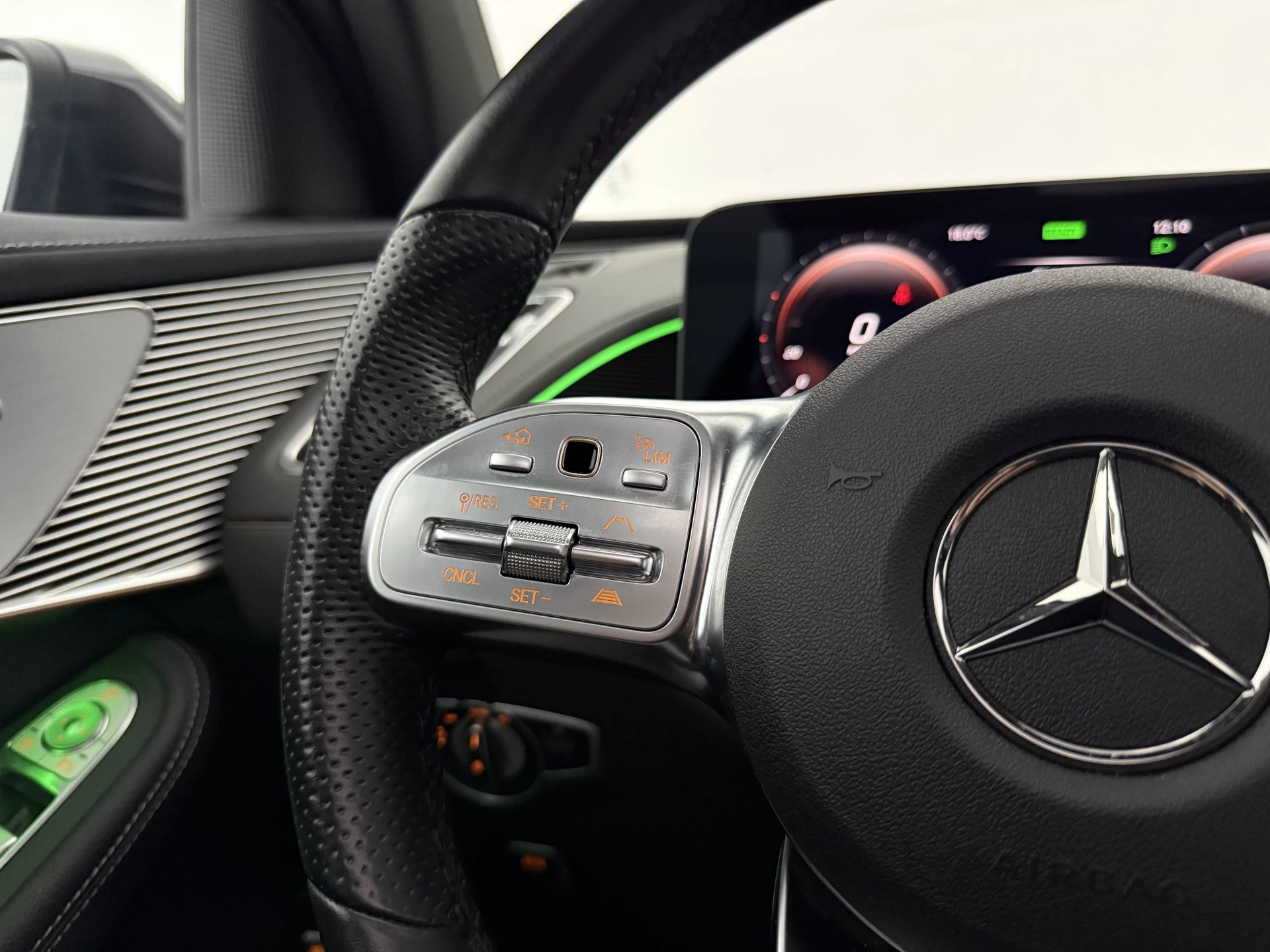 Hoofdafbeelding Mercedes-Benz EQC