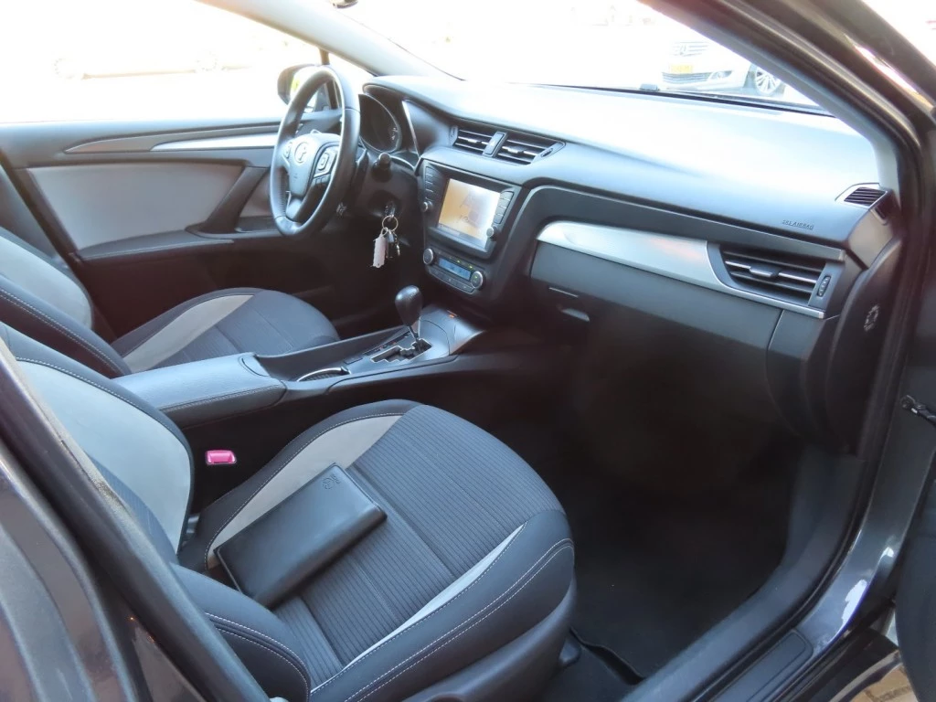 Hoofdafbeelding Toyota Avensis