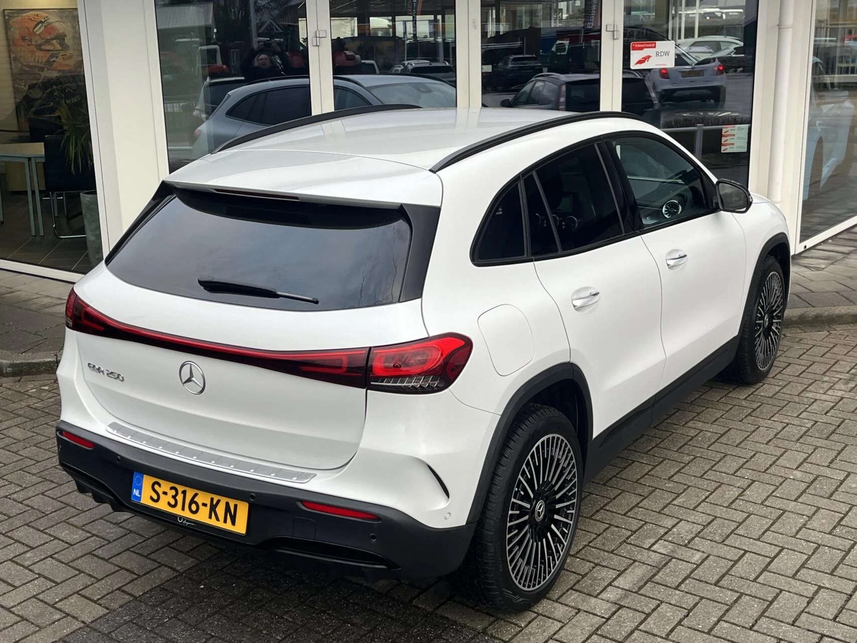 Hoofdafbeelding Mercedes-Benz EQA